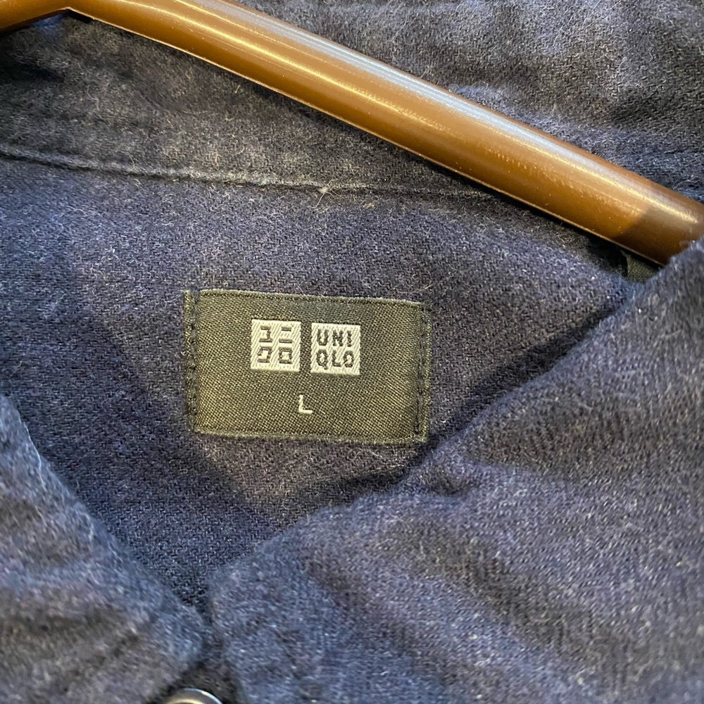 Button down - Picture 3 of 3